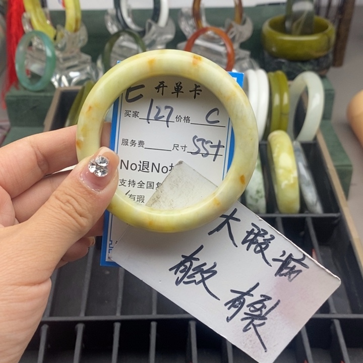 蛇纹石玉未镶嵌手镯