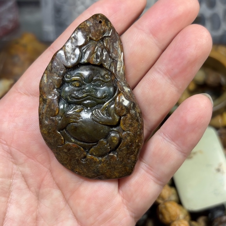颈饰未镶嵌岫岩河磨玉（透闪石质玉）