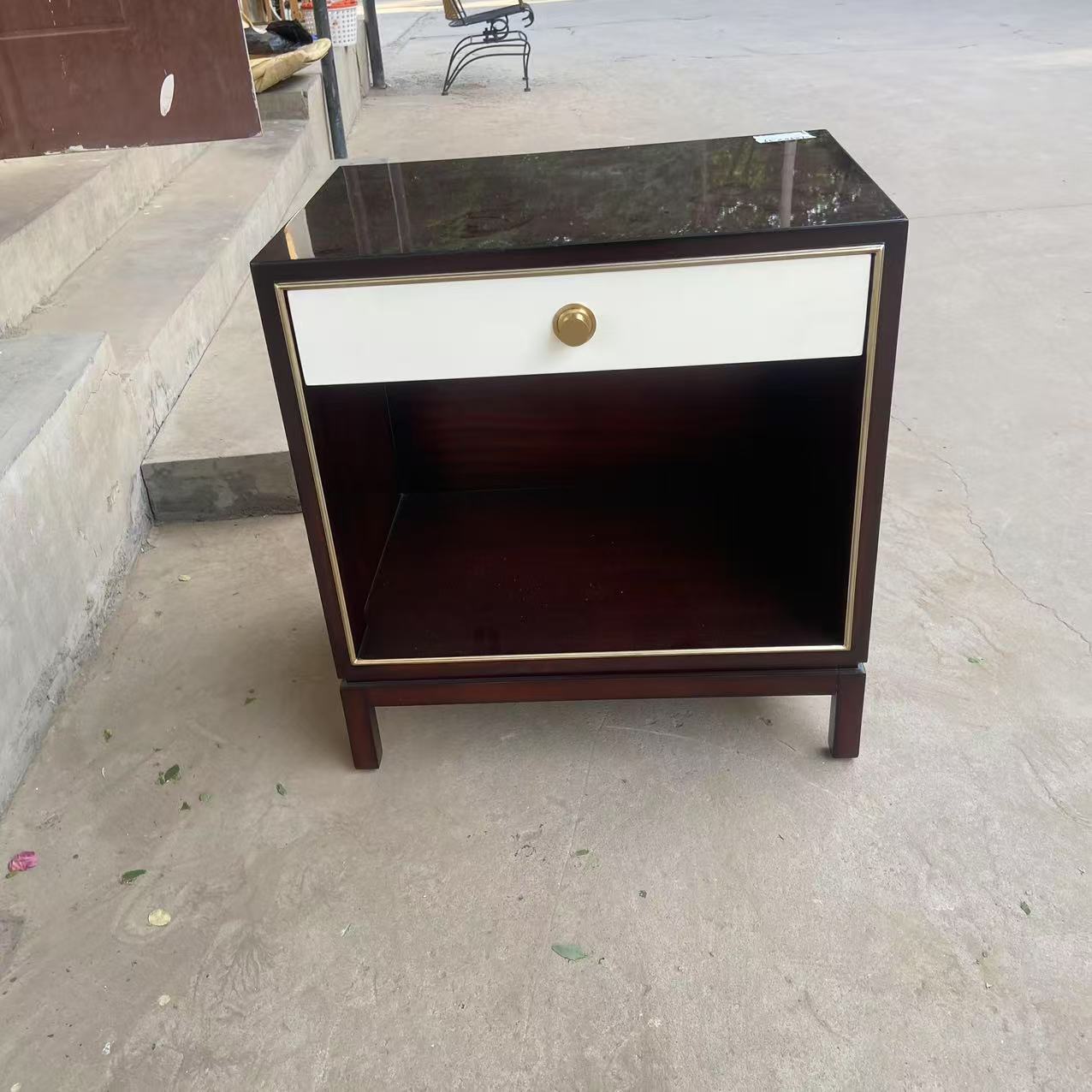 宫廷   25GT001    床头柜  65*45*70 