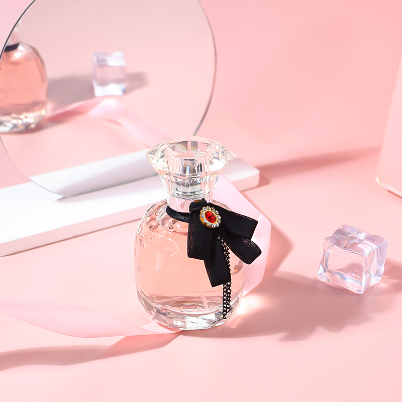 反转巴黎同香行走的女性荷尔蒙流浪巴黎斩男香