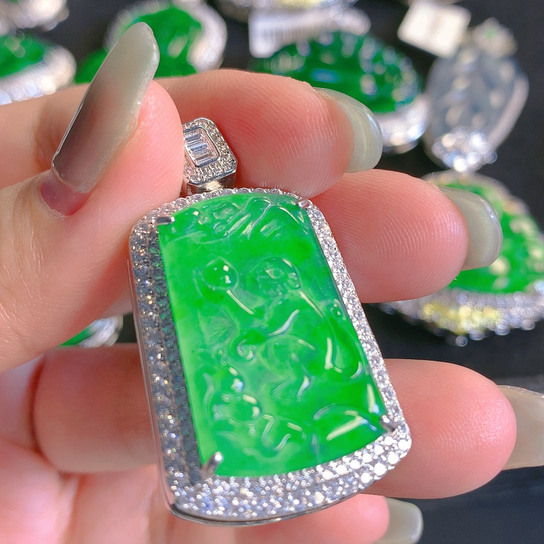 翡翠颈饰未镶嵌翡翠