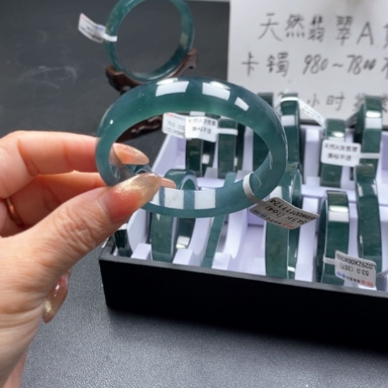 翡翠手镯未镶嵌姚****）55尺寸