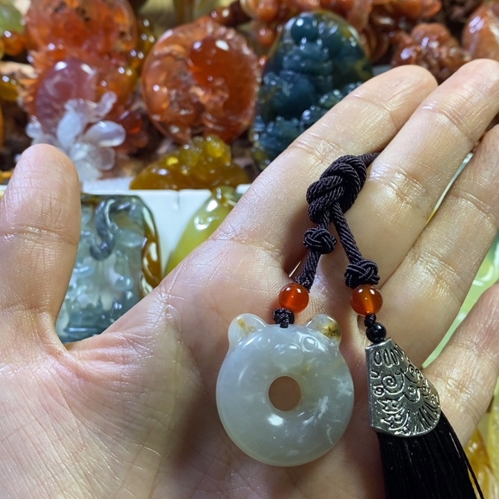 蛇纹石玉未镶嵌颈饰