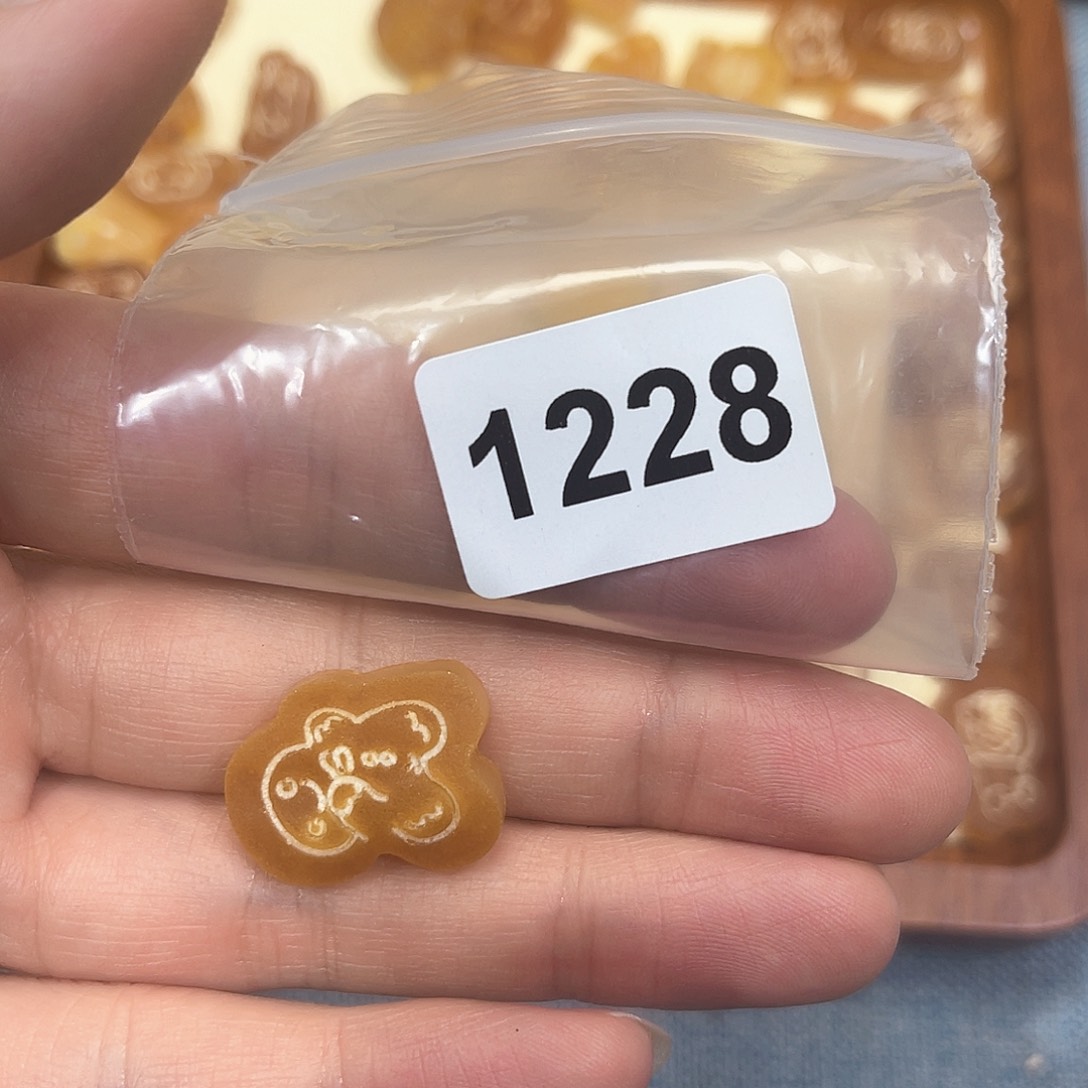 琥珀珠宝奇石未镶嵌吃***糖