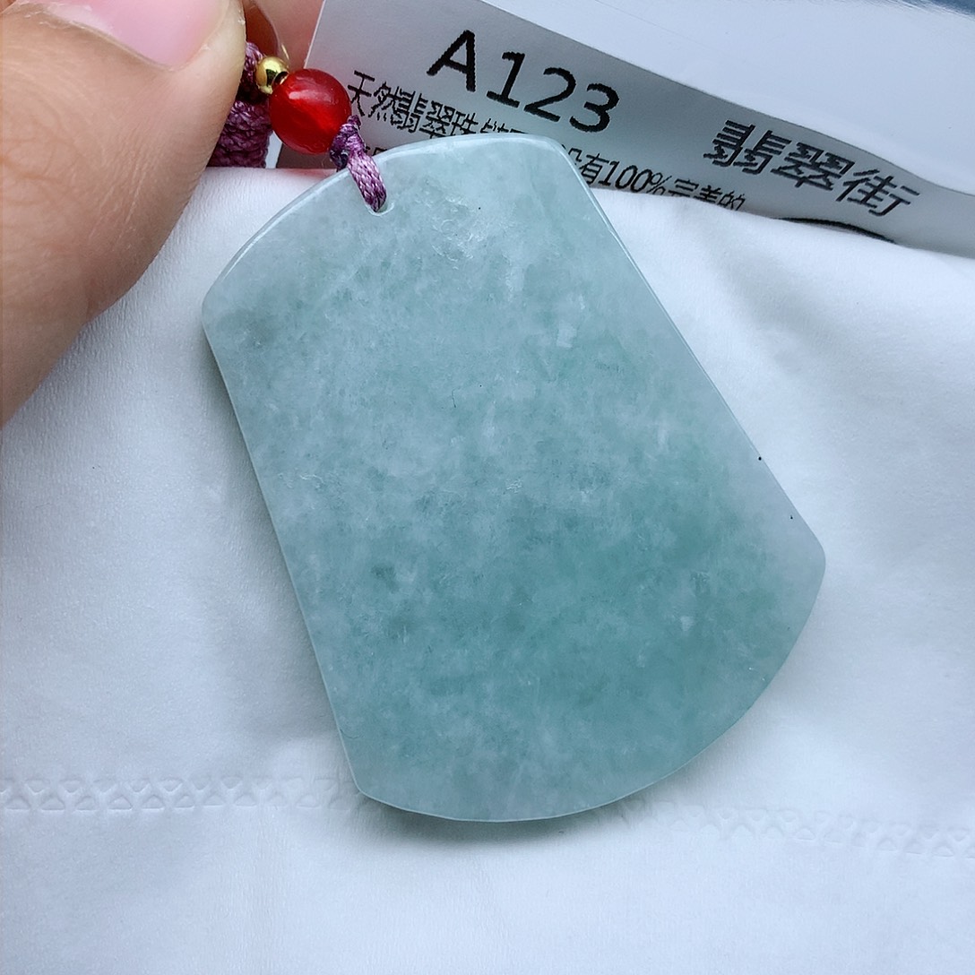 翡翠颈饰未镶嵌牌子