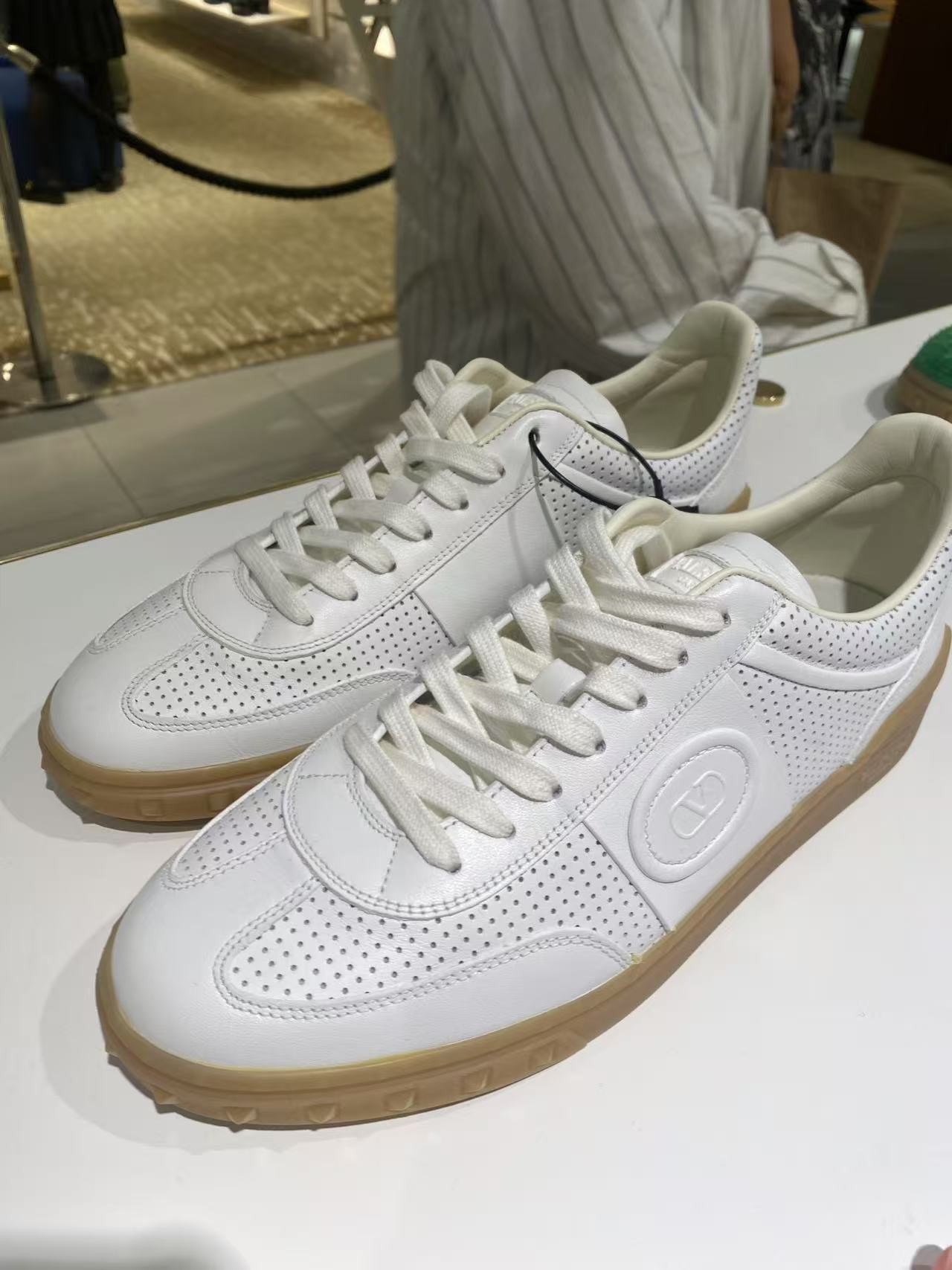 未使用 Valentino/华伦天奴 华伦天奴白色透气德训鞋男款