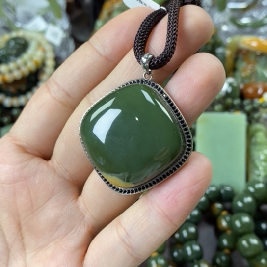 透闪石质玉挂件银S925镶嵌永****四