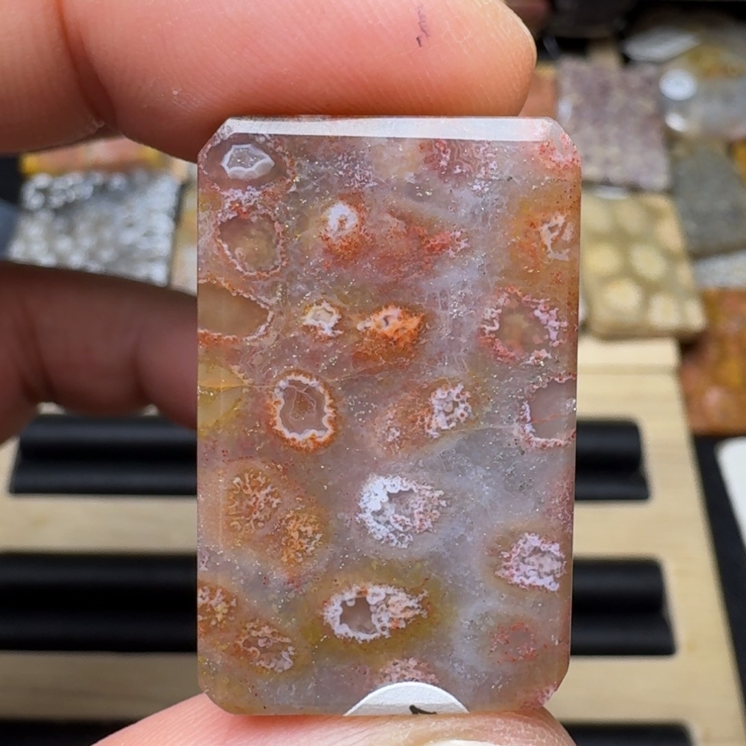 石英质玉未镶嵌纯天然色有机玉石保真色