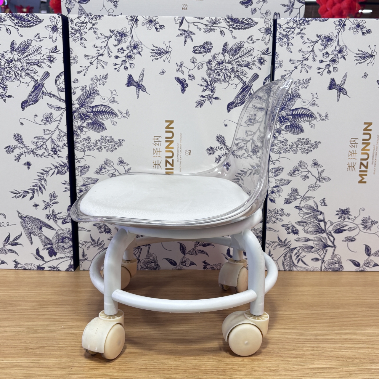 家用万向轮美缝凳子带轮旋转擦地矮凳带娃学走路凳美甲修脚凳滑轮