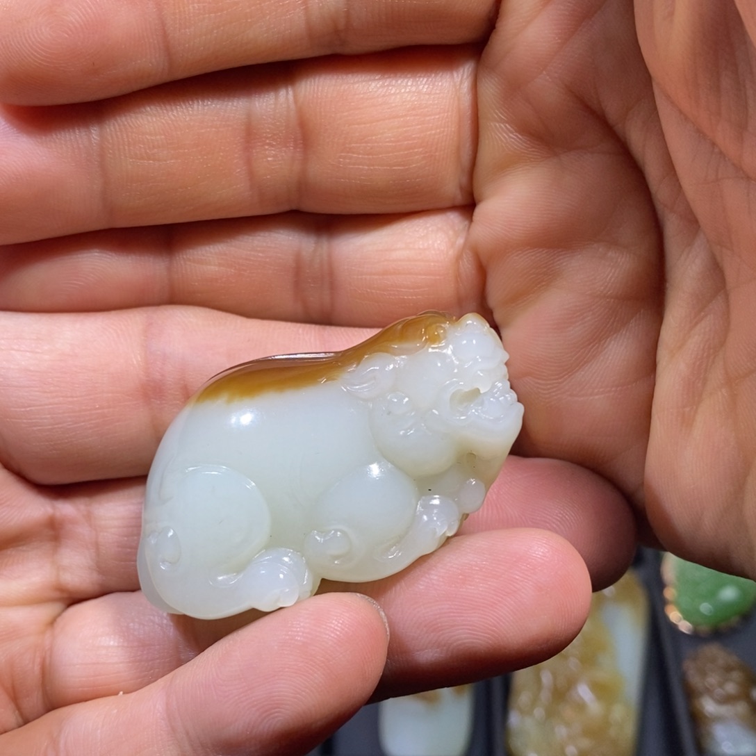 和田玉（糖玉）颈饰未镶嵌海**狸貔貅