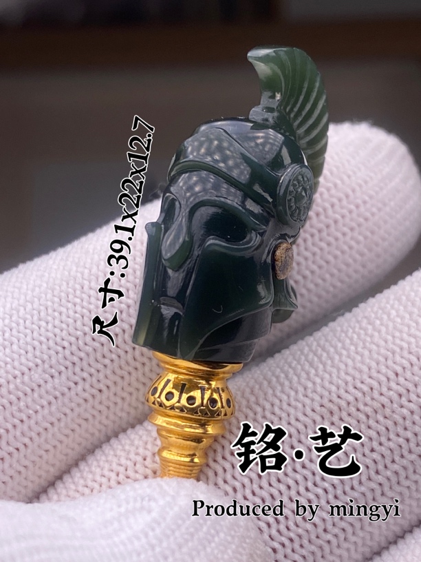 【铭艺•出品】精品新疆和田玉山料青玉手工雕刻斯巴达勇士金塔三通