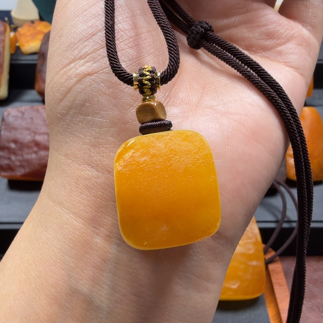 琥珀吊坠(赠链)未镶嵌