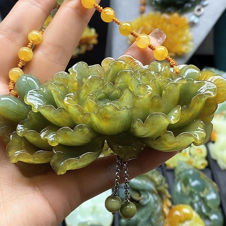 蛇纹石玉挂件未镶嵌