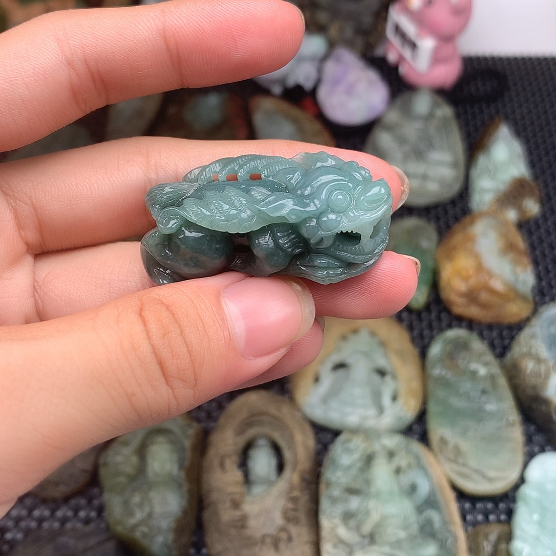 翡翠未镶嵌颈饰007