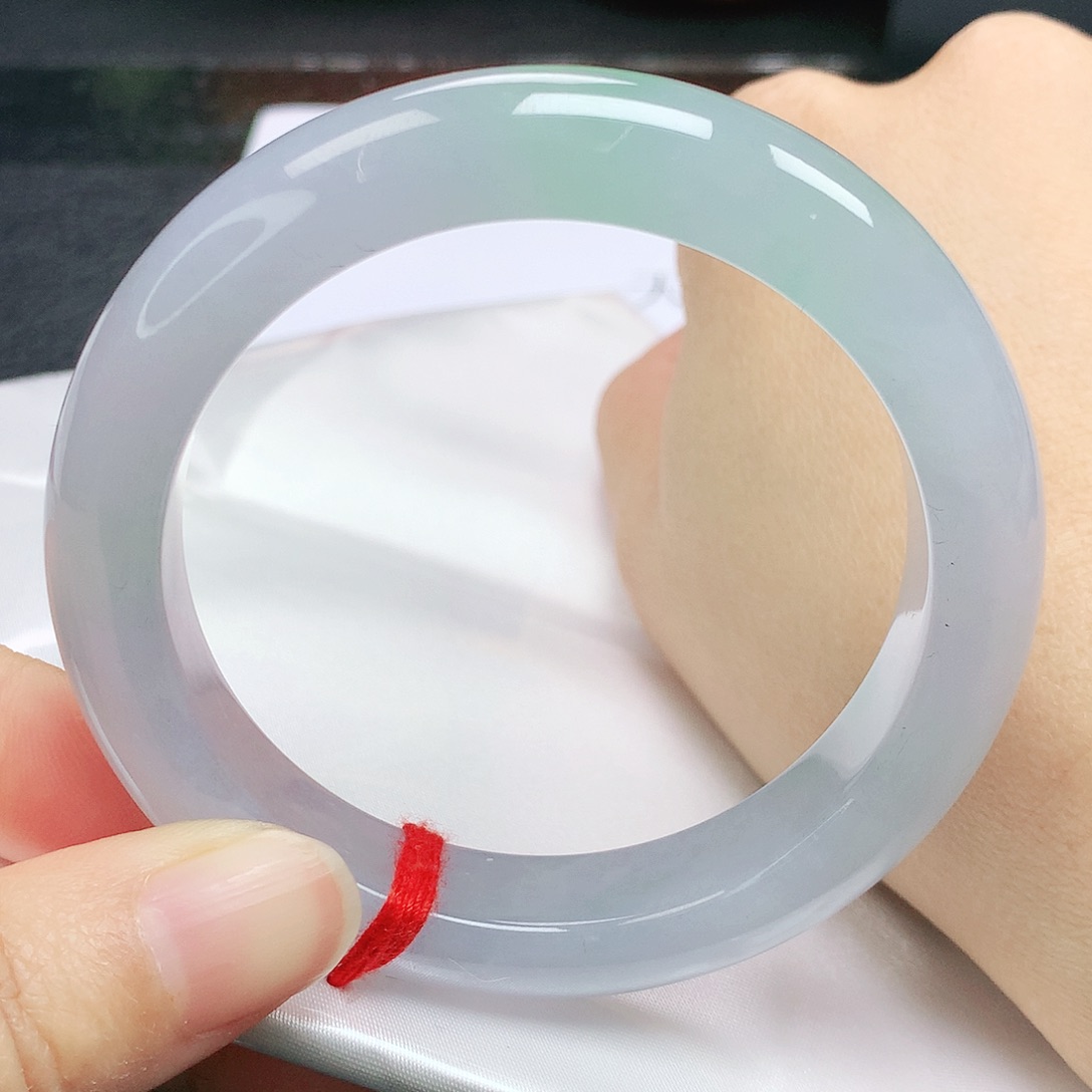 翡翠手镯未镶嵌正5556