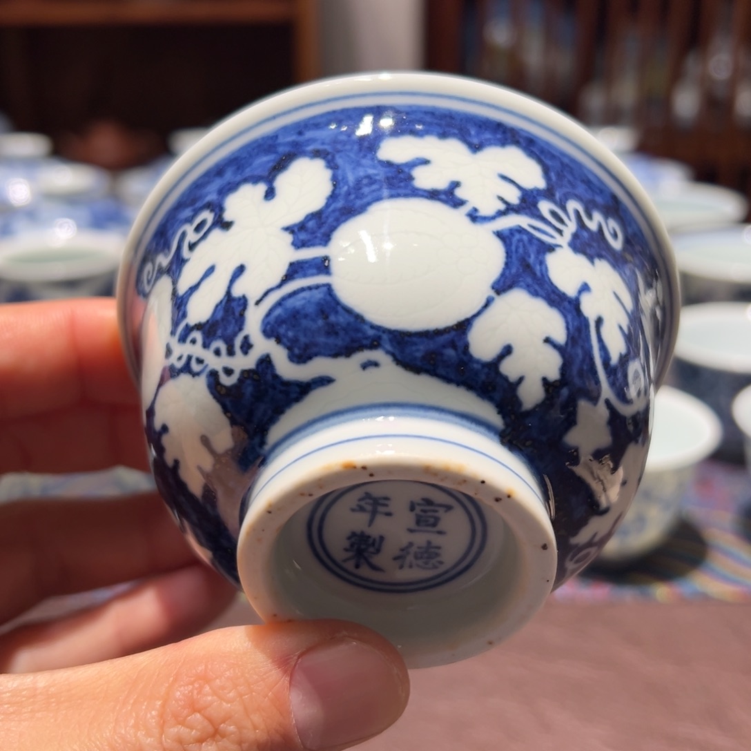 杯青花留白暗刻西瓜纹压手杯口径约9.3厘米