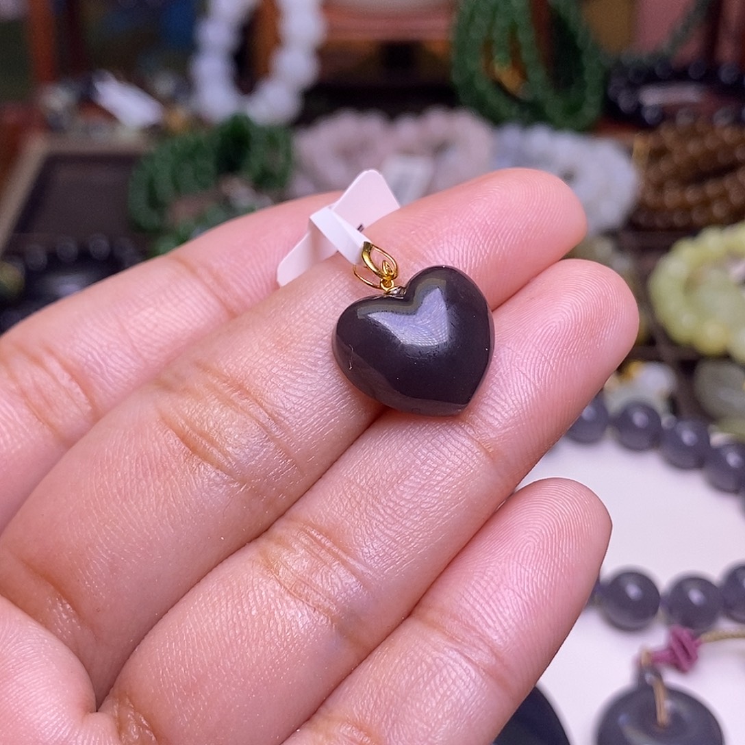 和田玉未镶嵌颈饰老矿料烟紫金镶爱心