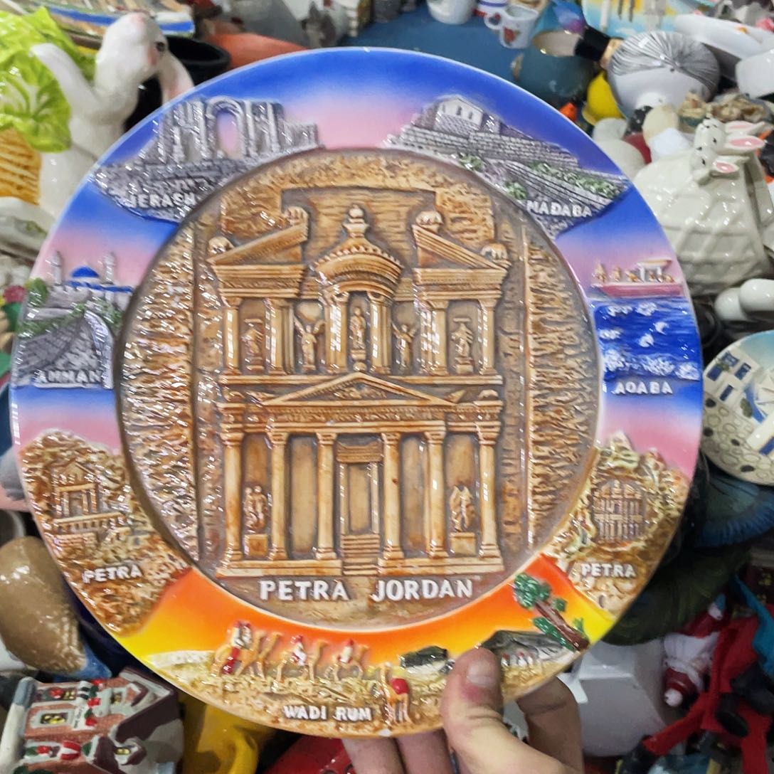 摆件   磕碰。封釉。       