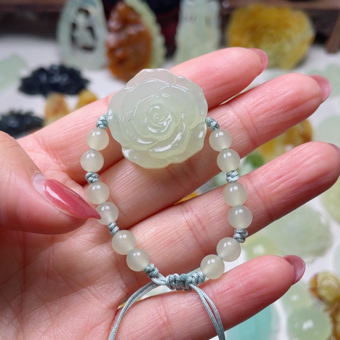 蛇纹石玉颈饰未镶嵌