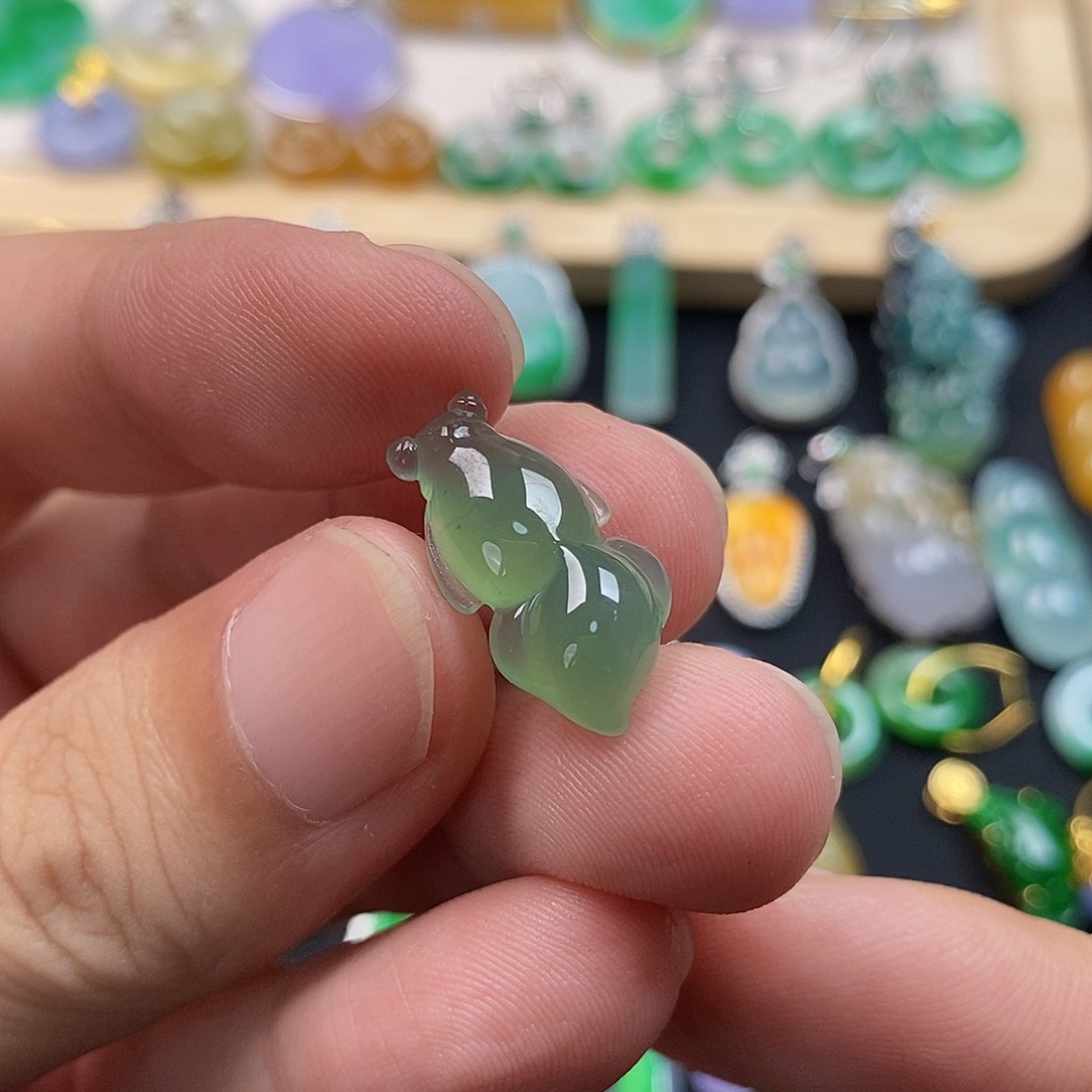 梦***单翡翠未镶嵌颈饰翡翠