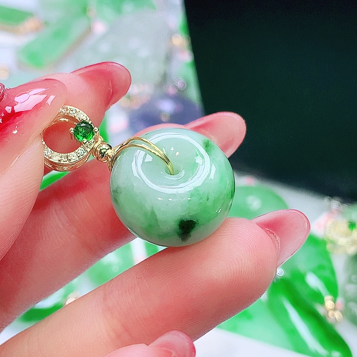 翡翠未镶嵌颈饰翡翠