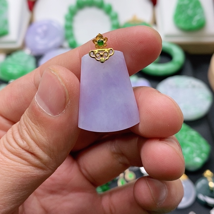 翡翠颈饰未镶嵌吊坠