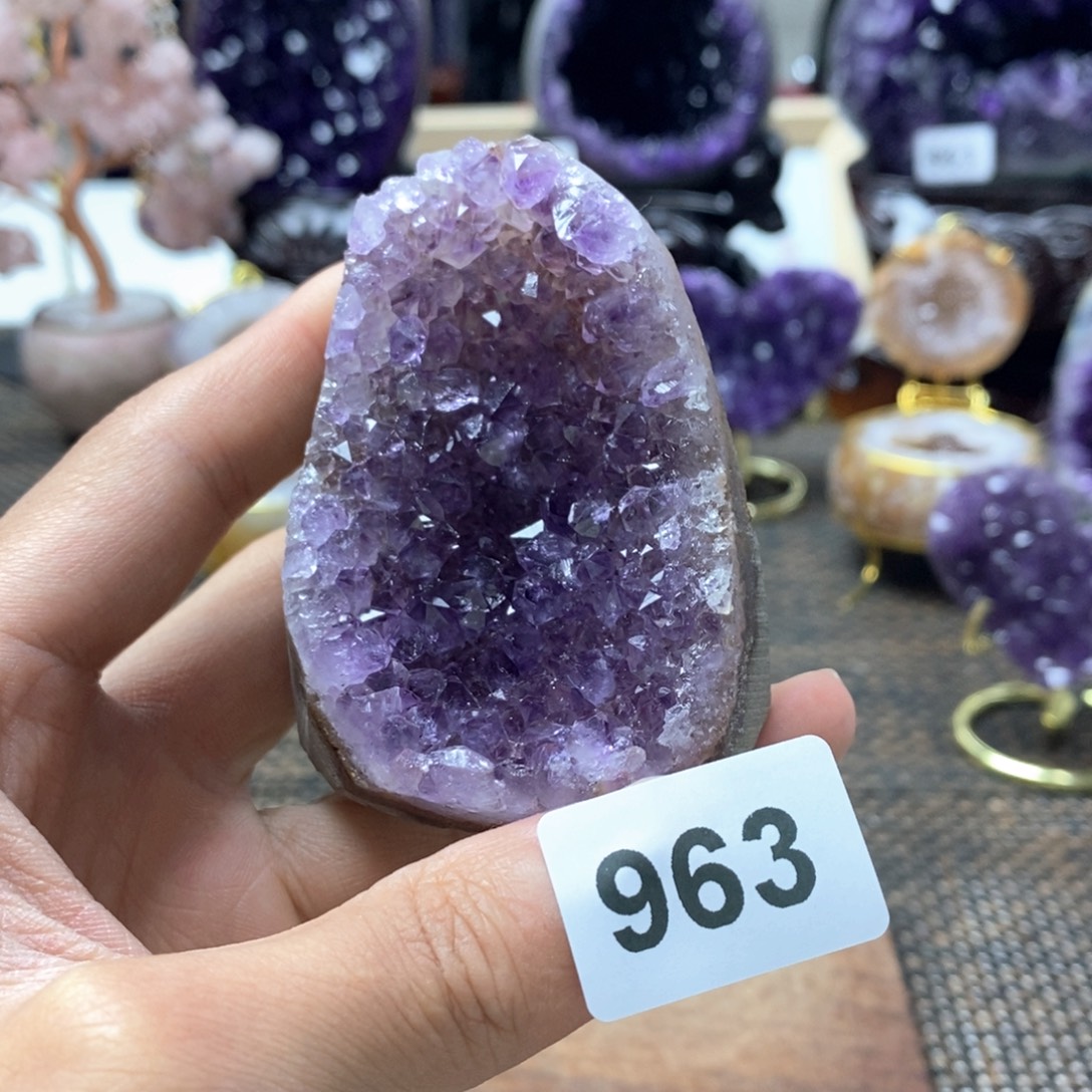紫晶未镶嵌大型摆件（非配饰）