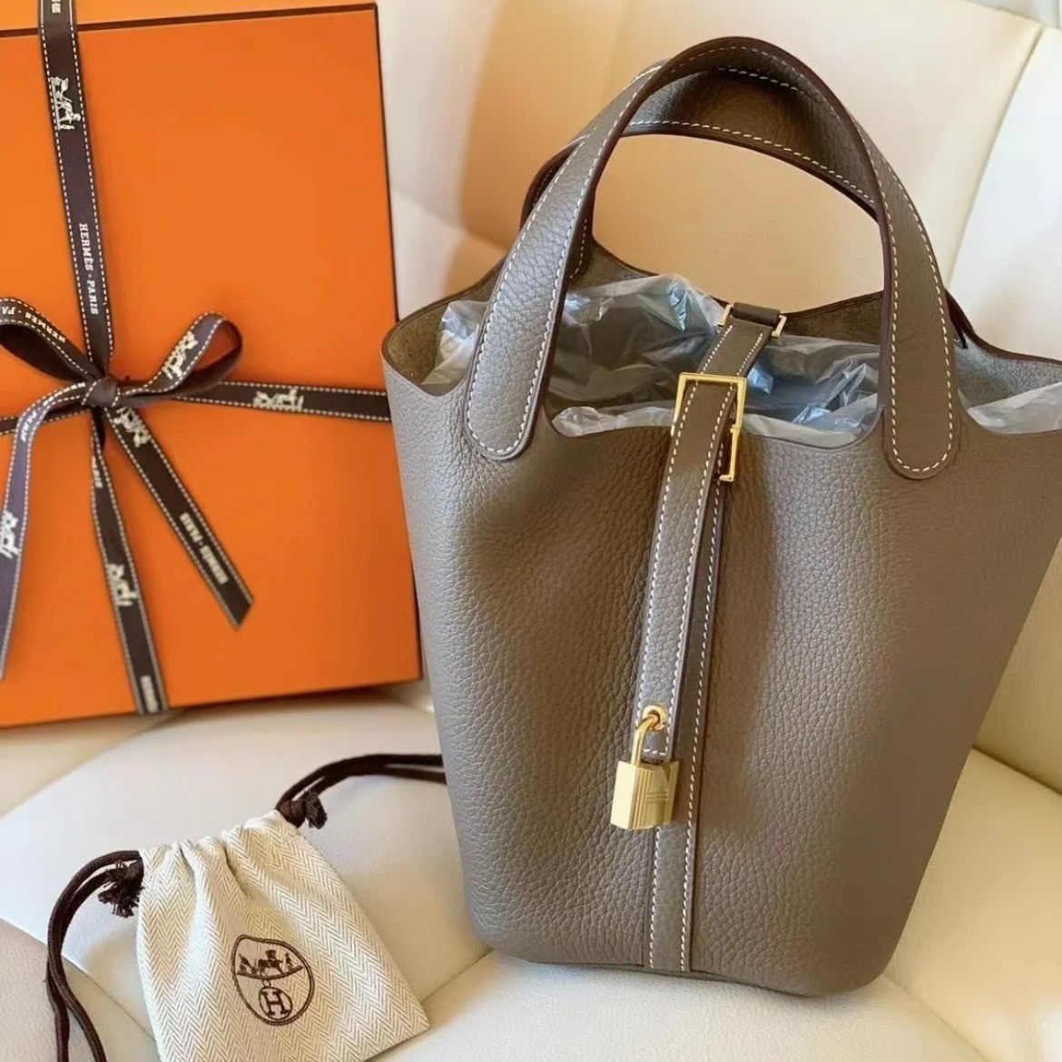 全新未使用 Hermes/爱马仕 小花柳18 菜篮子 大象灰TC皮B刻金扣包