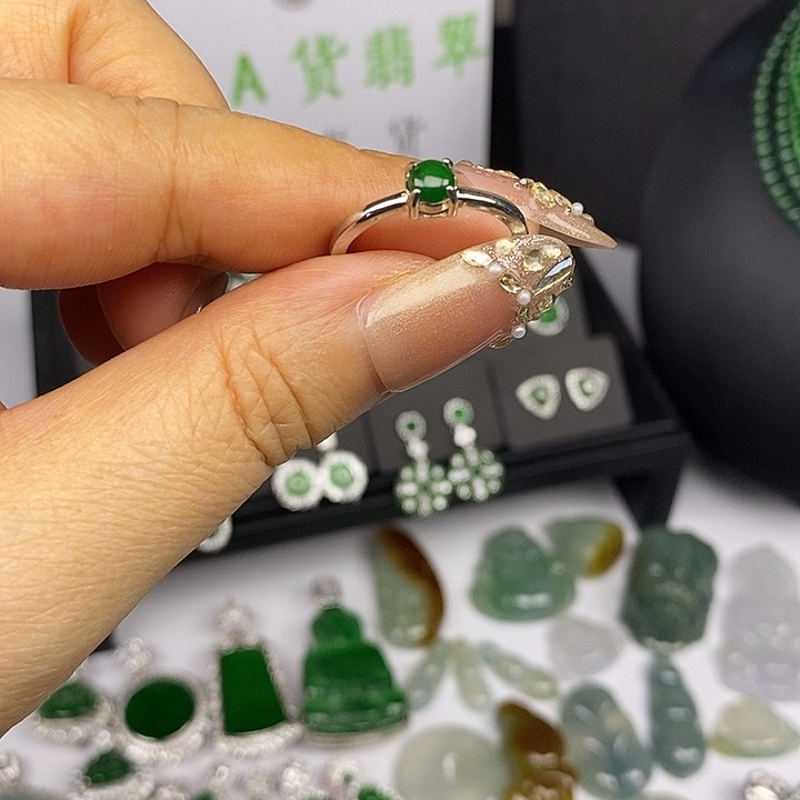 翡翠未镶嵌耳饰翡翠未镶嵌戒指