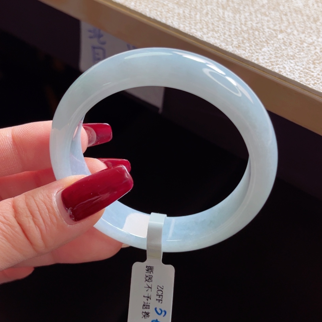 翡翠手镯未镶嵌手镯