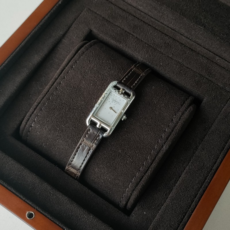 95新 Hermes/爱马仕 满天星钻石小号棕色鳄鱼皮石英手表/53212