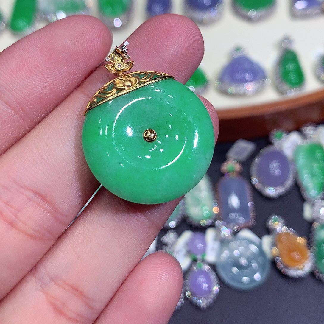 翡翠吊坠(不含链)18K金镶嵌