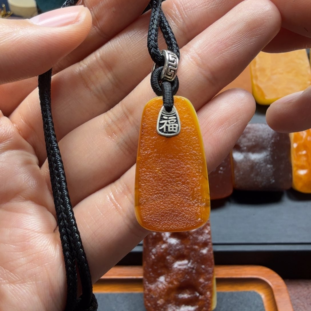 琥珀吊坠(赠链)未镶嵌