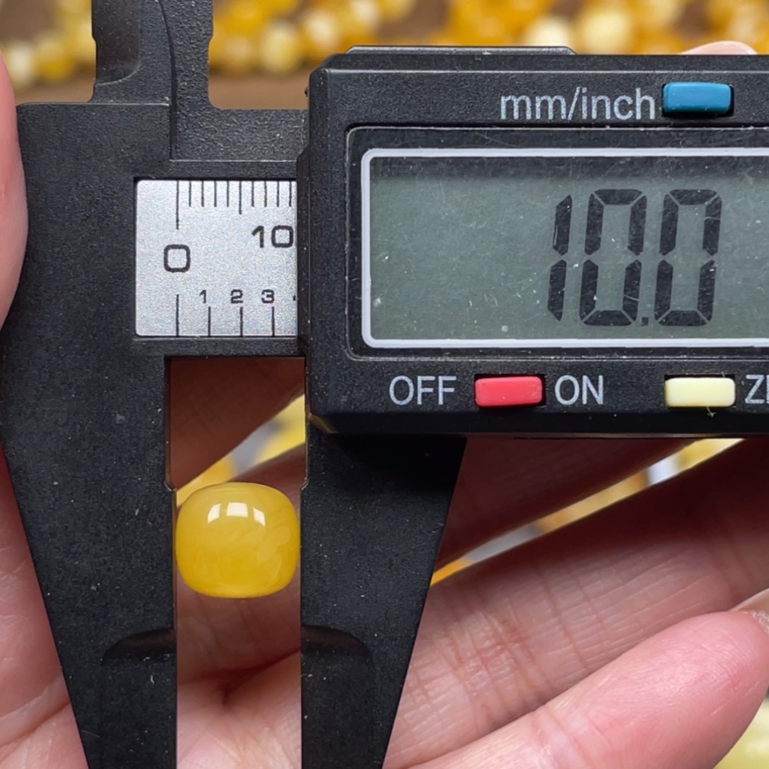 猪***倒琥珀未镶嵌裸石天然