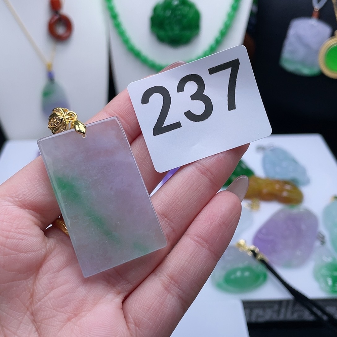 翡翠吊坠(赠链)未镶嵌