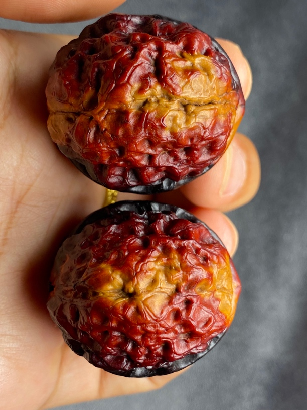 文玩核桃 云南铁核桃 39-40尺七彩至尊疙瘩包发货图片同款一对