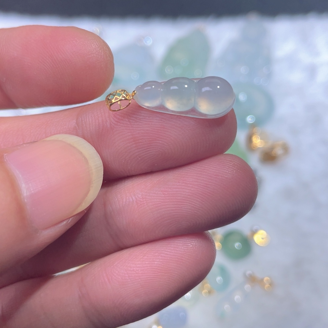 颈饰18K金镶嵌翡翠翡翠