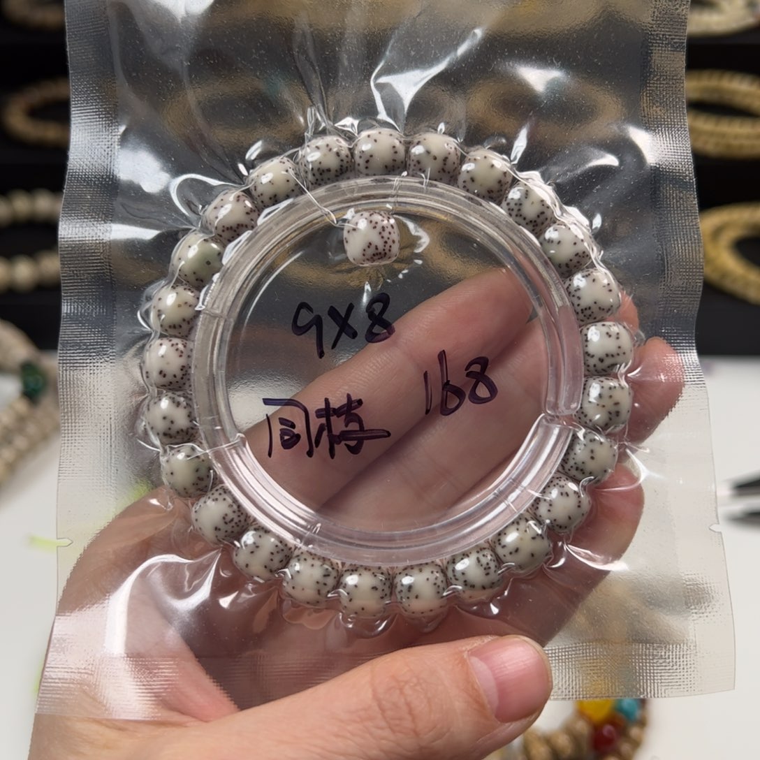 星月菩提吊坠为****?星月菩提星月菩提