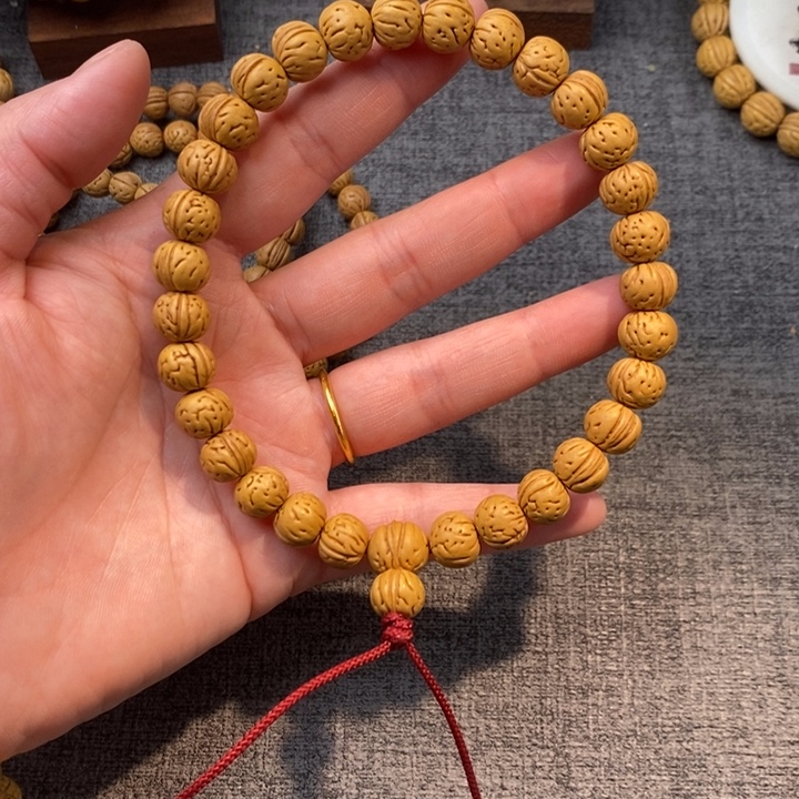 吊坠桃核黄金豆边肚10.5庄9.1