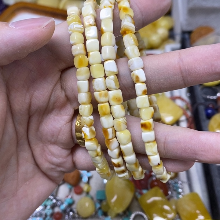 未镶嵌蜜蜡裸石多样性发货其一