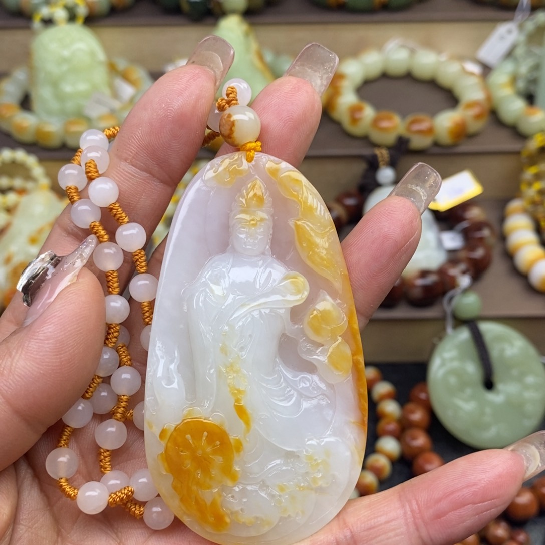 老***。透闪石质玉未镶嵌颈饰