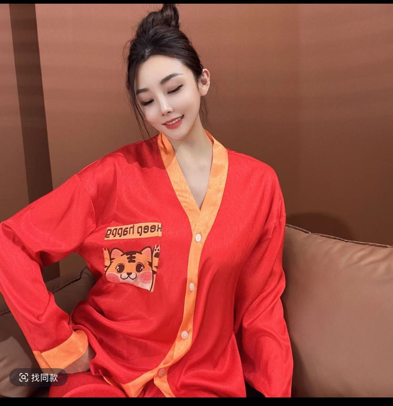 随机睡衣一件