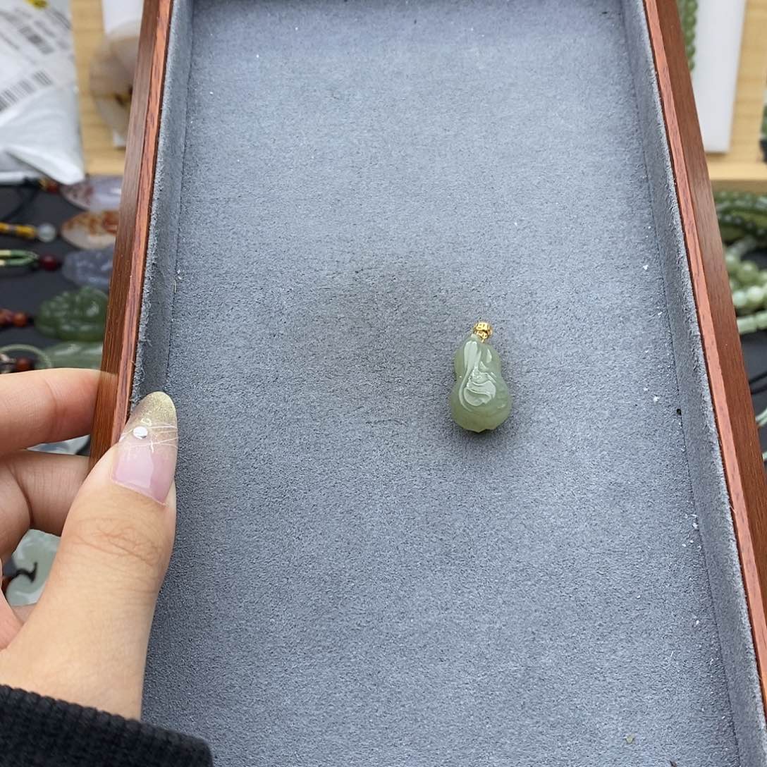 和田玉吊坠(不含链)18K金镶嵌