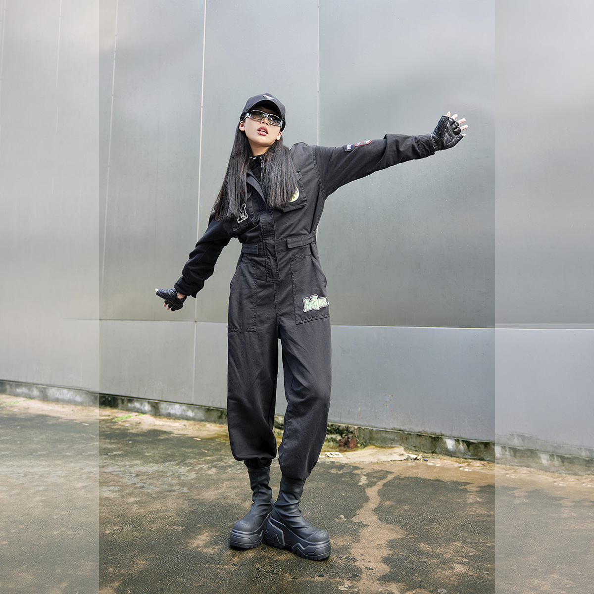 秋冬休闲户外黑色宽松连体套装Q30131