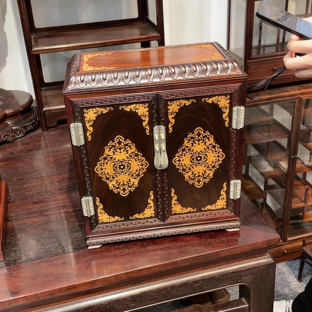 红酸枝木类成套家具