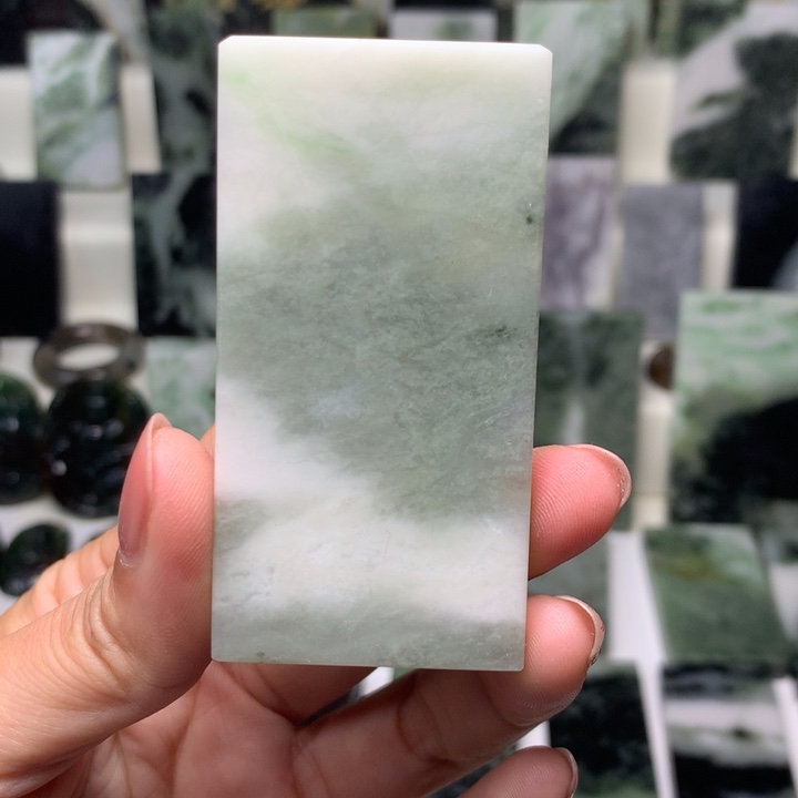 独山玉颈饰未镶嵌