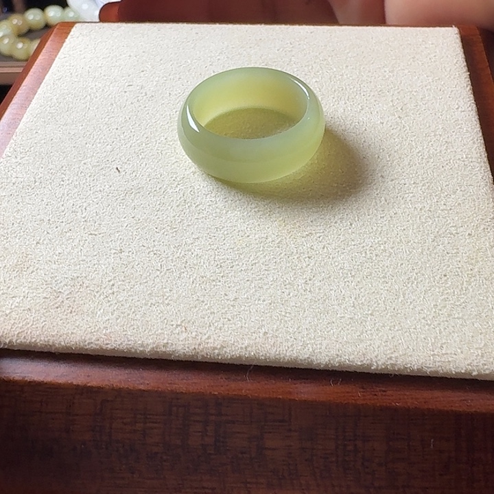 小***屁和田玉（糖玉）未镶嵌手链