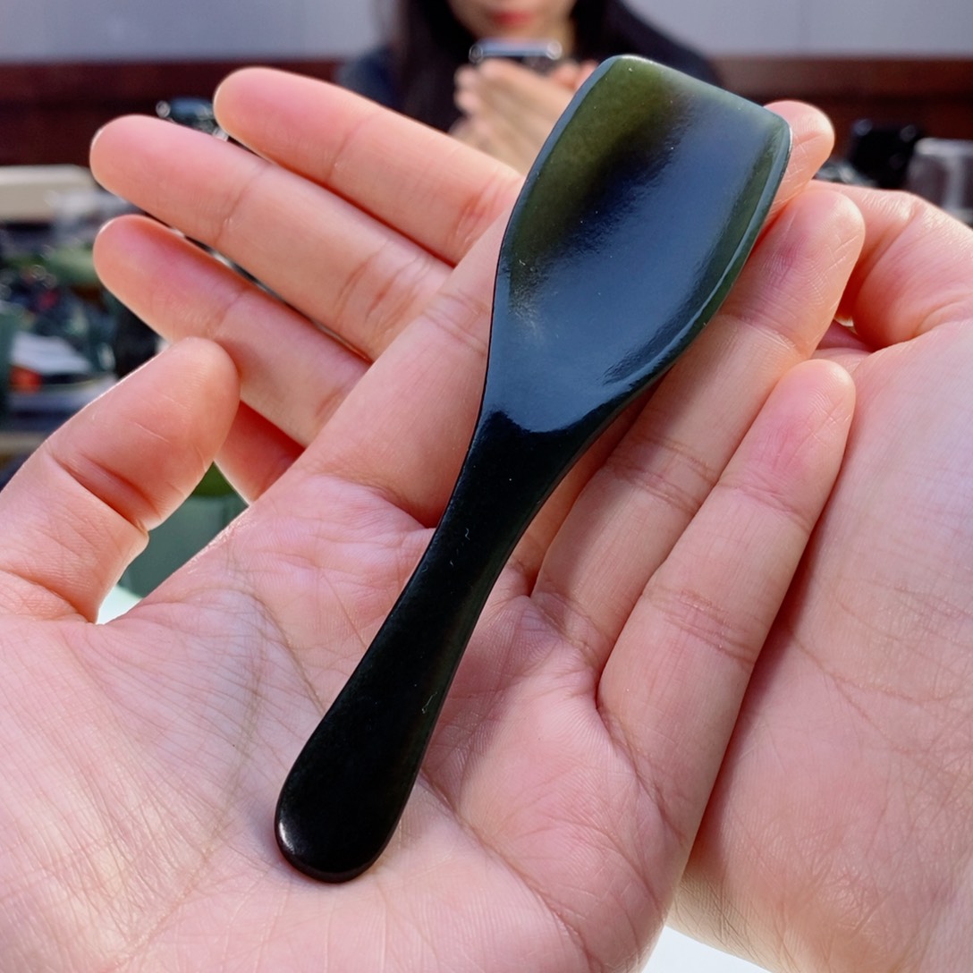 和田玉（青玉）摆件未镶嵌微瑕