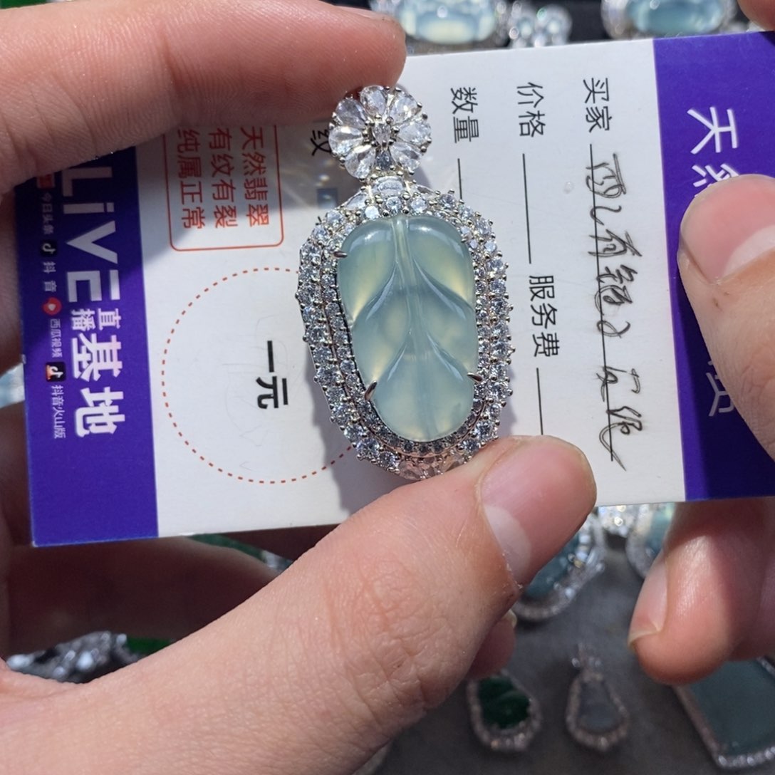 翡翠颈饰未镶嵌翡翠