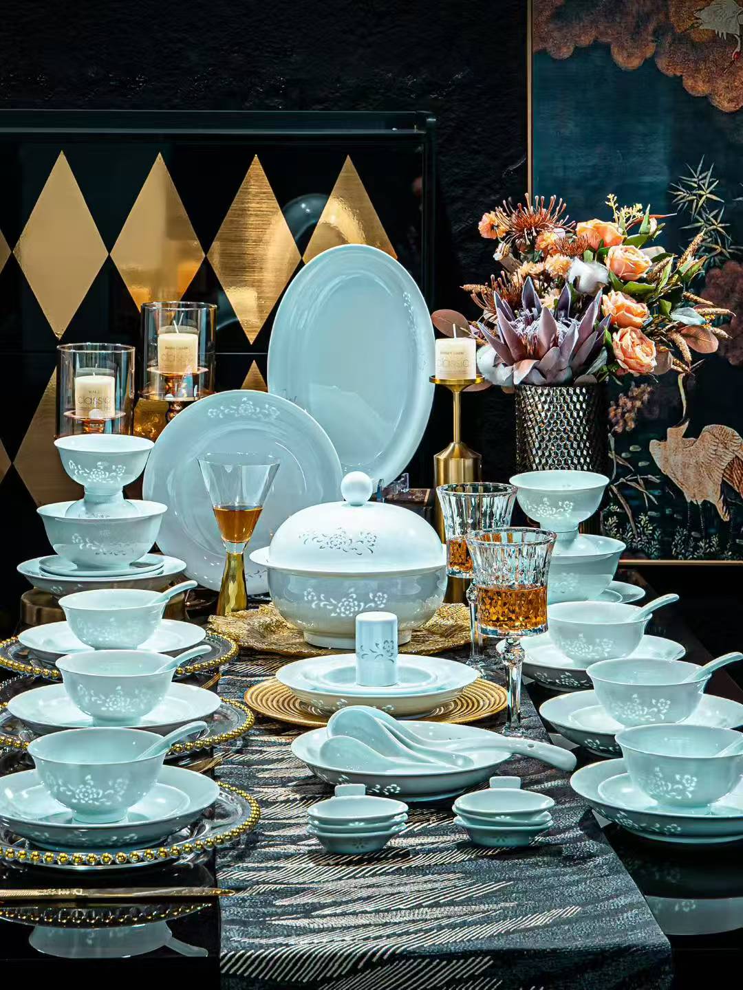 景德镇高端釉下彩高颜值青瓷玲珑中式耐磨餐具套装高档创意轻奢